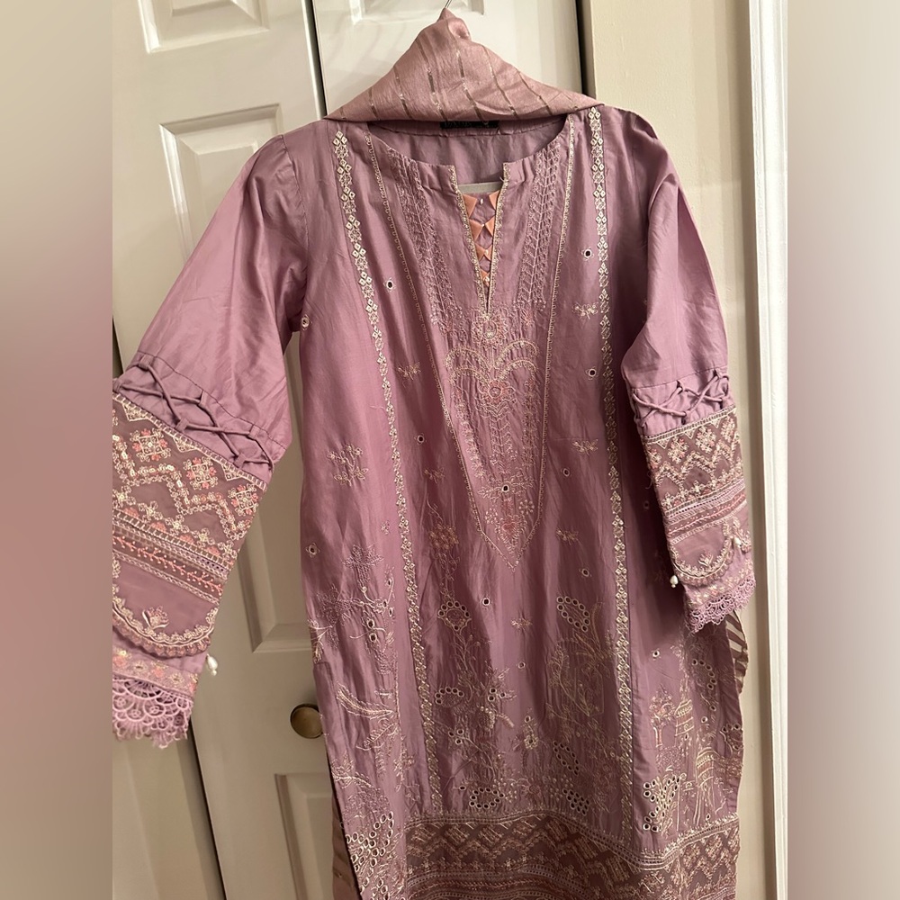 Batik Pakistani Designer Kurta & Dupatta Set | Embroidered Mauve Purple | Size M - Picture 5 of 14